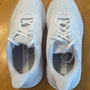 HOKA Clifton 9 Women’s Running Shoes - White on White SZ 7D (Wide)